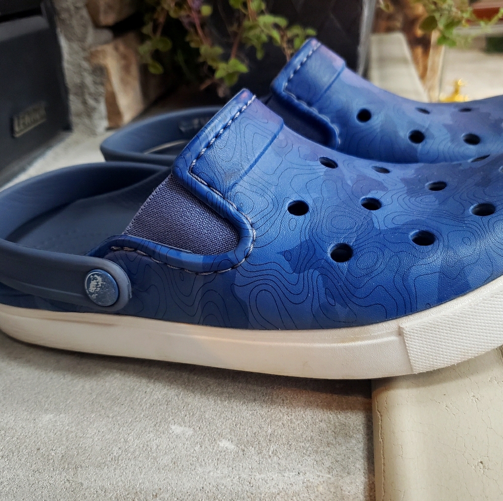 CROCS AUTHENTIC WOMEN MEN'S BLUE one of a kind